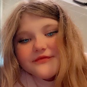 Meet your Posher, Elise